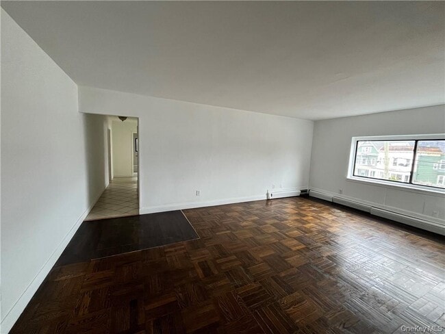 Foto del edificio - 790 Warburton Ave