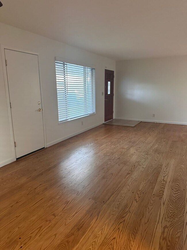 Building Photo - Garden of the Gods 3/1