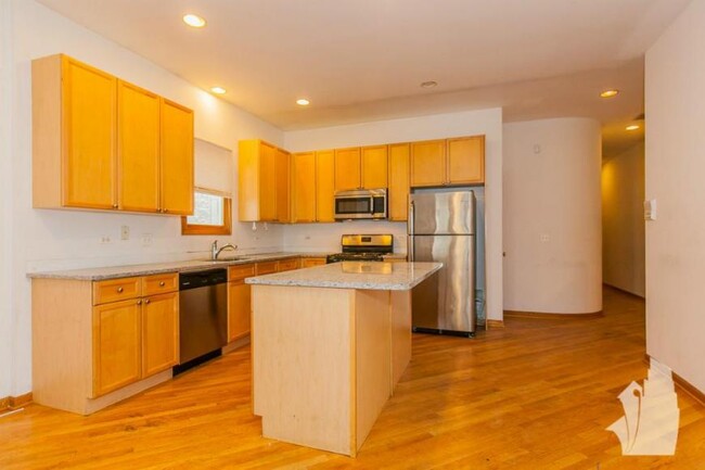 Foto del edificio - 3 bedroom in Chicago IL 60614