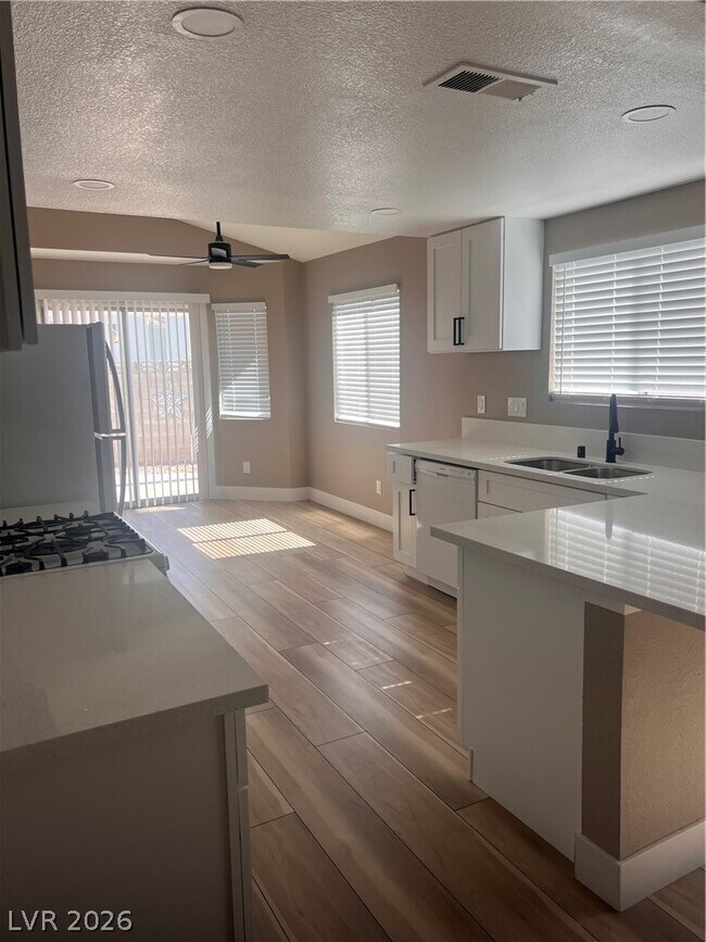 Foto del edificio - 1369 Torington Dr