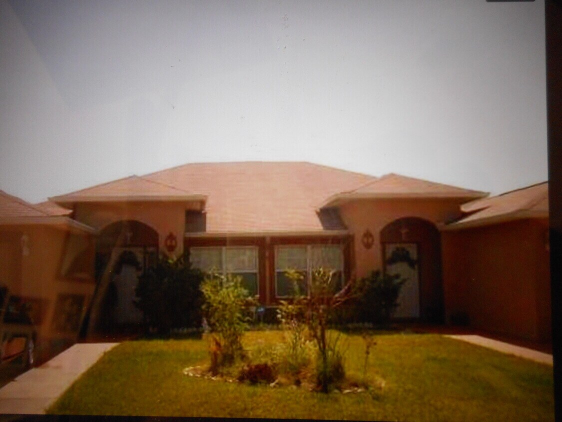duplex - 3 Lynton Pl