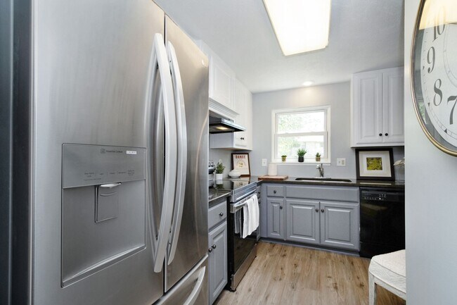 Building Photo - 403 Research Dr