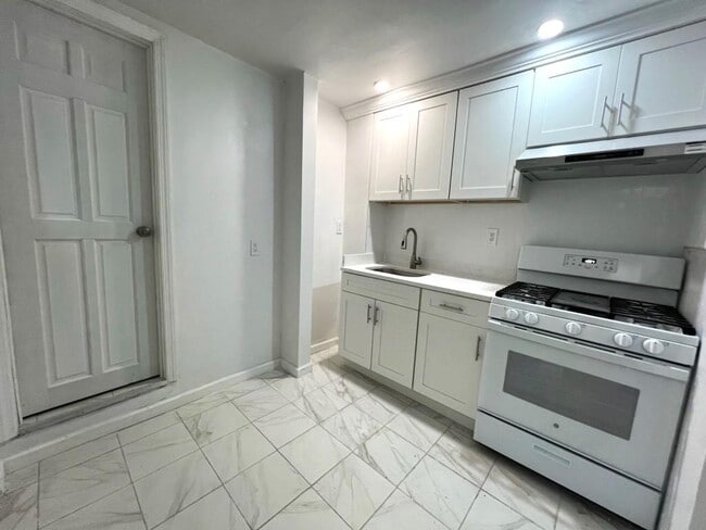 Foto del edificio - 119 Raritan Ave