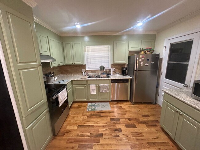 Foto del edificio - 3220 Woodsen Cir