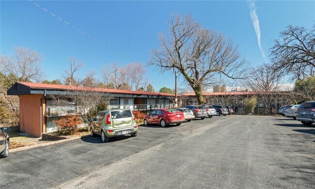 Foto del edificio - 12 Hill Ave