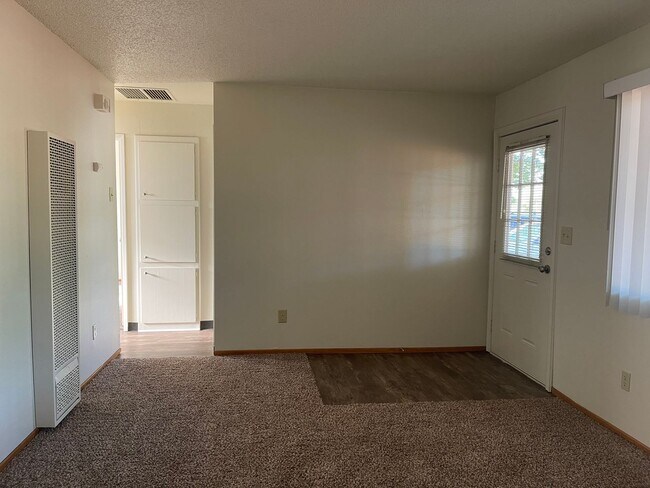Foto del edificio - 6635-6637 Turtle Ln