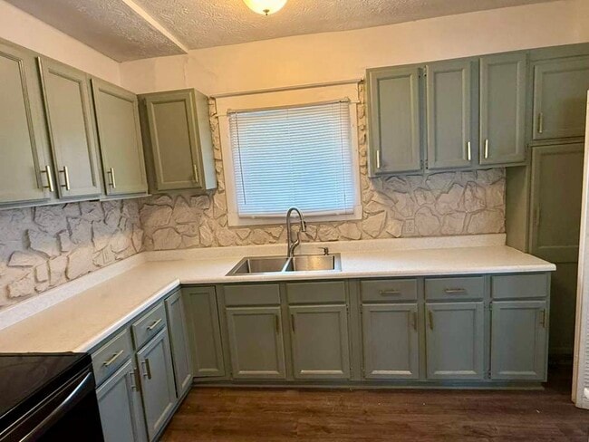 Building Photo - 25 N Colorado Ave