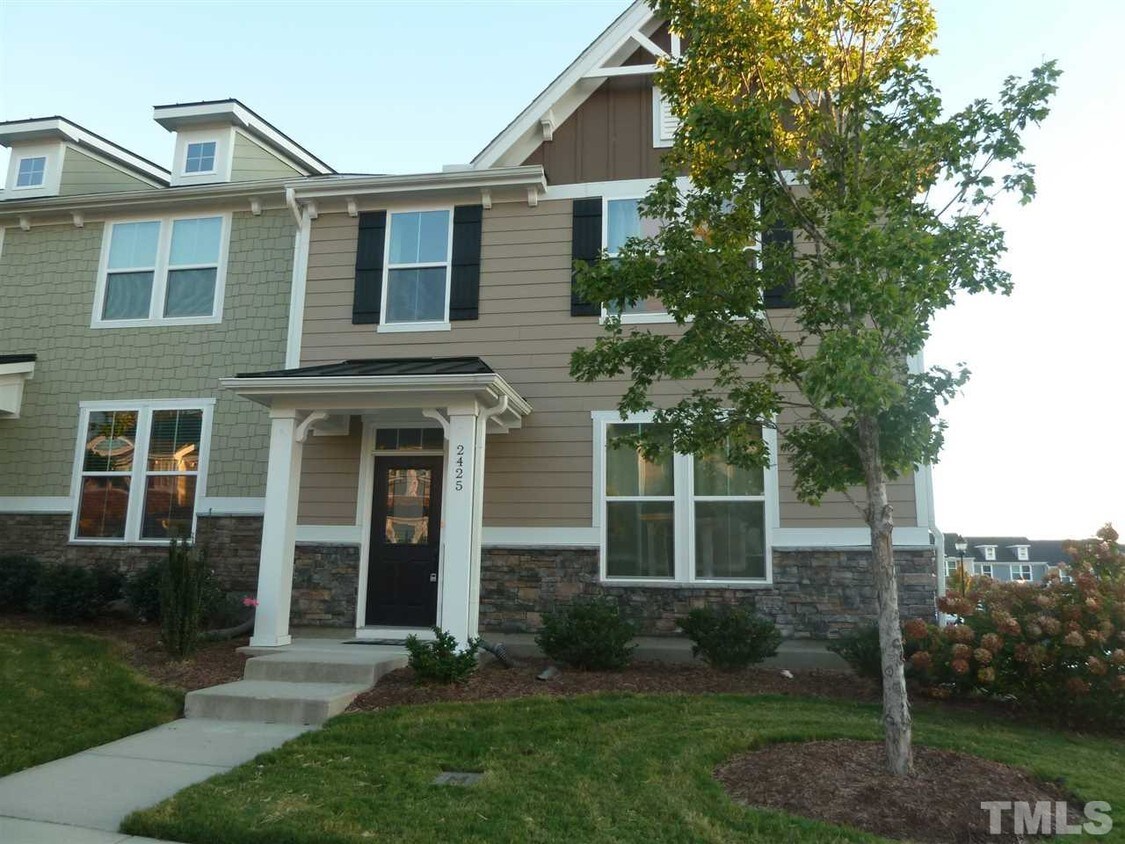 2425 Historic Cir, Morrisville, NC 27560 Townhome Rentals in