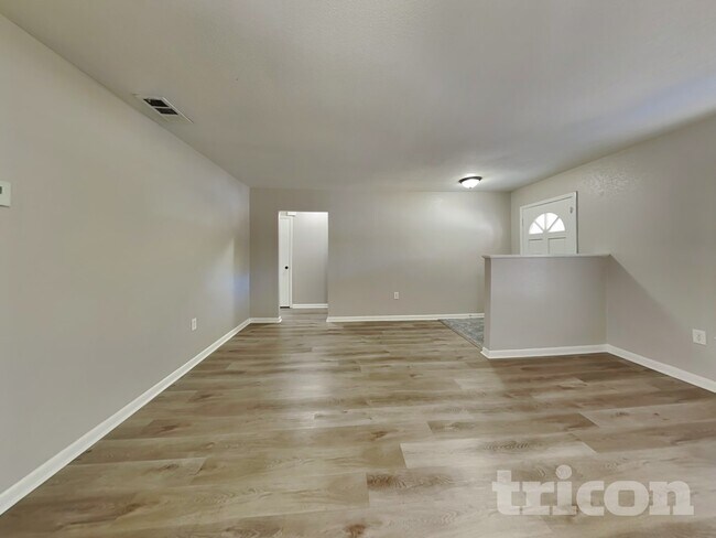 Foto del edificio - 3701 Sapphire Ln