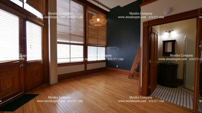 Building Photo - Street Side Studio Apartment Home w/Loft o...
