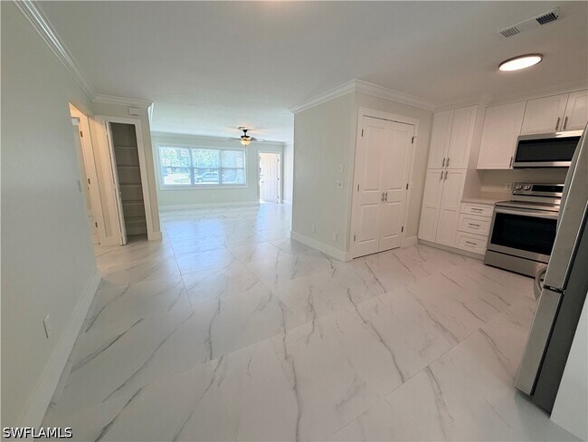 Foto del edificio - 18604 Miami Blvd