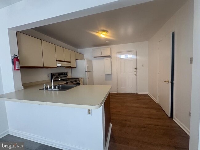 Building Photo - 1107 Van Buren Way