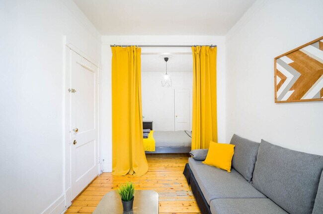 Photo du bâtiment - 2390 Rue Frontenac