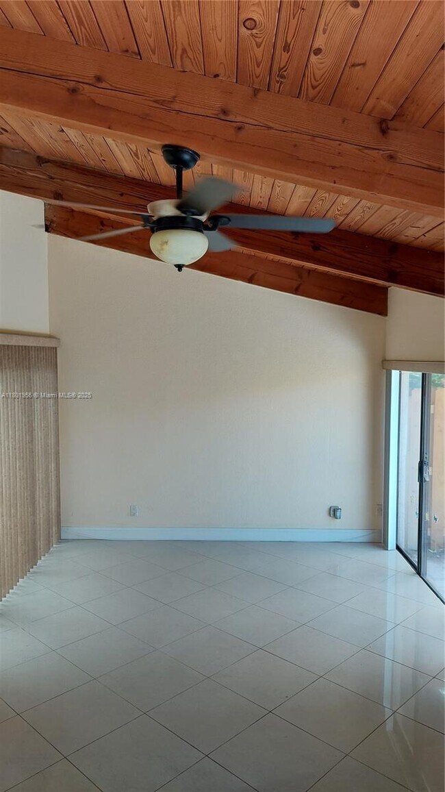 Foto del edificio - 2675 Parkview Dr S