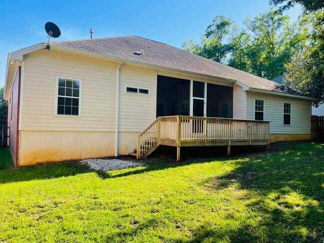 Building Photo - Brick Home in Bucklake