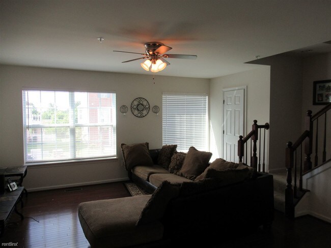 Building Photo - 3 br, 2.5 bath House - 8427 Stansbury Lake Dr