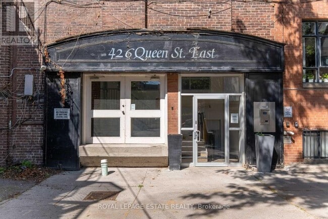 Photo du bâtiment - 426-426 Queen St E