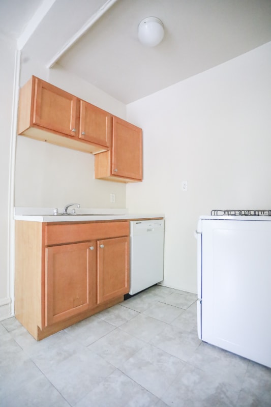 Photo - 1100 W Roscoe St Apartment