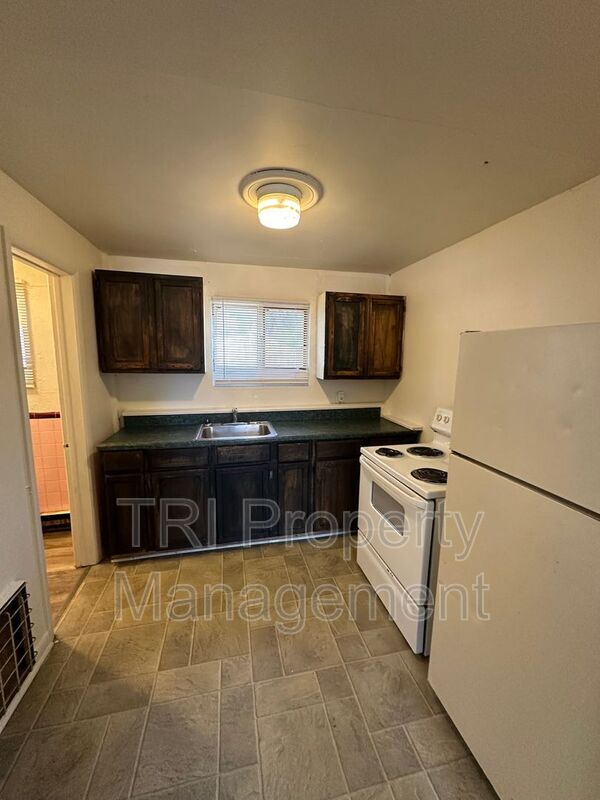 Building Photo - 816 22nd St