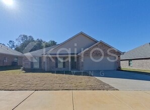 Building Photo - 253 Magnolia Dr