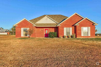 Building Photo - 608 Shady Oak