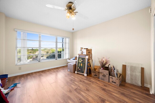Foto del edificio - 10777 W Sample Rd