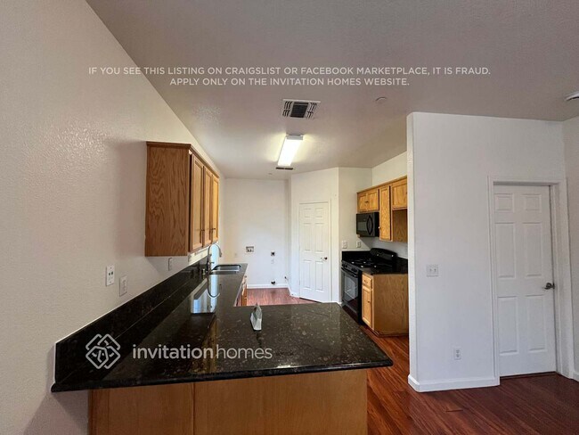 Building Photo - 1548 Greenwich Cir