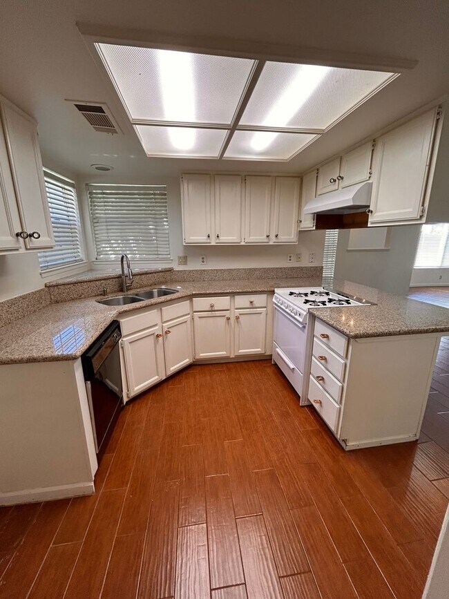 Foto del edificio - Cute home for rent in Visalia!