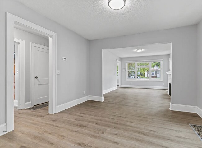 Foto del edificio - 2915 N Logan Ave