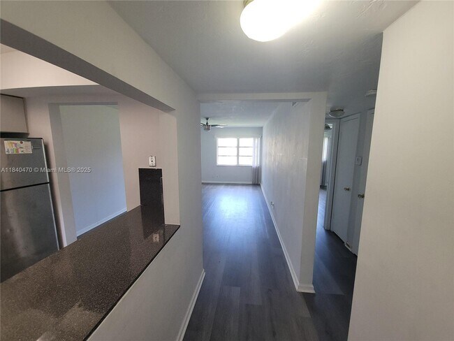 Foto del edificio - 5090 SW 64th Ave