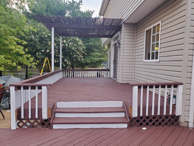 Foto del edificio - 11401 Rolling Green Pl