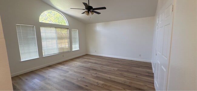 Building Photo - 735 Bliss Ave
