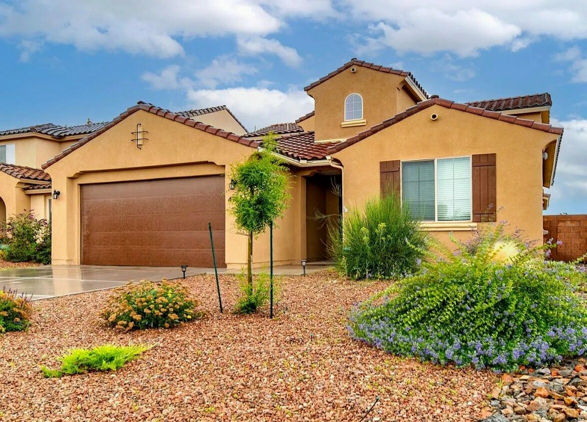 Primary Photo - Beautiful Home in great location
