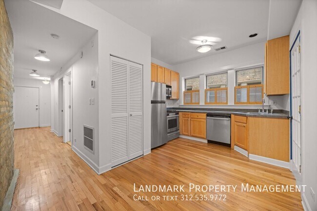Foto del edificio - 4546 N Albany Ave