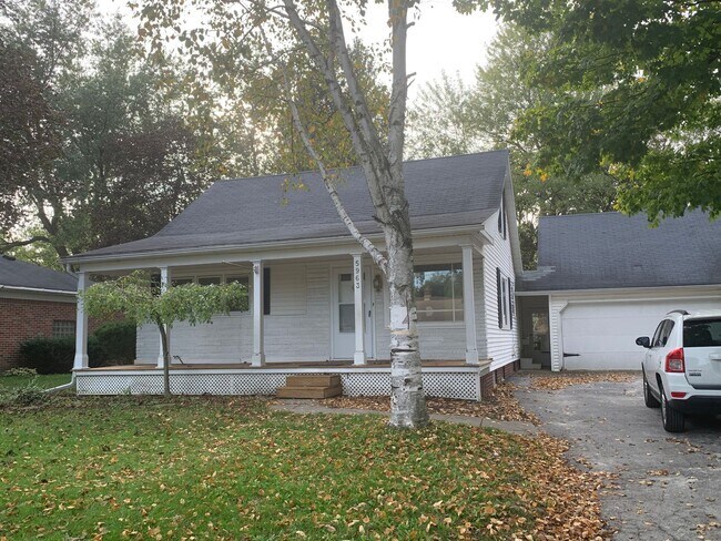 Building Photo - 4 bedroom Sylvania Home!