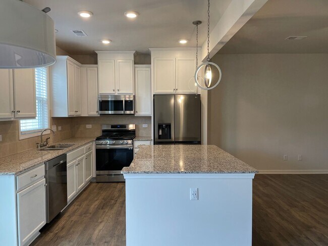 Foto del edificio - Immaculate Three Bedroom Townhouse in Terrell