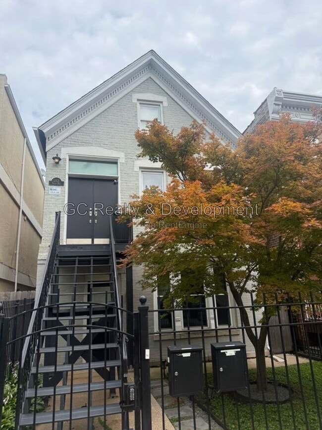 Building Photo - 1353 N Bell Ave