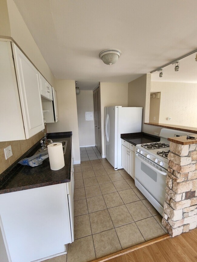 Foto del edificio - 1317 Kingsbury Dr