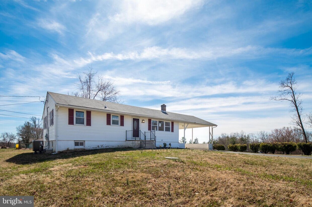 6410 Davis Rd, Mount Airy, MD 21771 House Rental in Mount Airy, MD