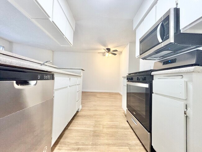 Foto del edificio - 10346 Commerce Ave, Tujunga CA 91042