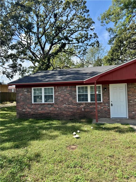 Foto principal - 704 S Oak Hill St