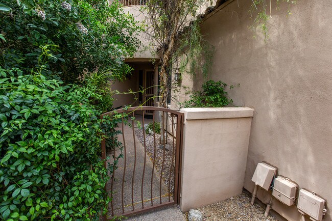 Foto del edificio - 7445 E Eagle Crest Dr