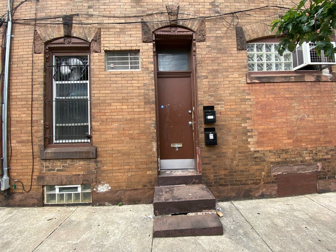 1600 W Passyunk Ave Unit 3rd Flr, Philadelphia, PA 19145 Room for