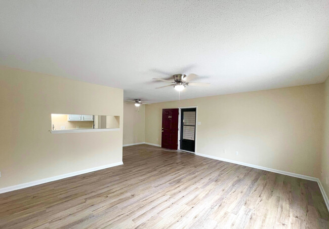 Building Photo - 2750 W Pershing Blvd