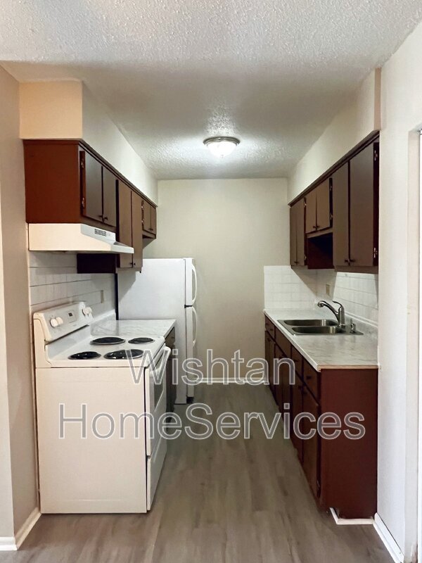 Foto del edificio - 217 Charleston Blvd