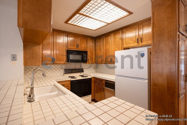 Foto del edificio - 750 State St