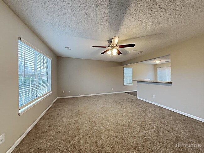 Building Photo - 325 Hampton Ridge Dr