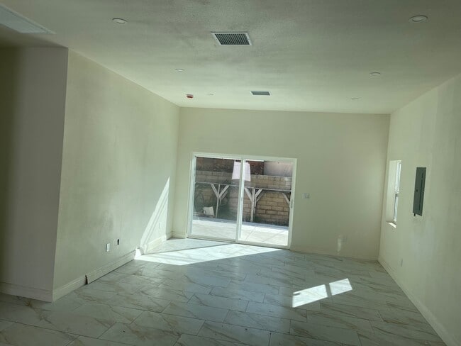 Building Photo - 11954 Redbank St