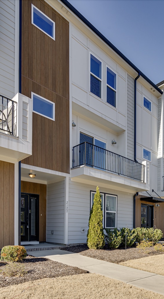 Building Photo - Spacious 4-Bedroom Townhome in Wendell Falls