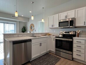 Building Photo - Center Stage